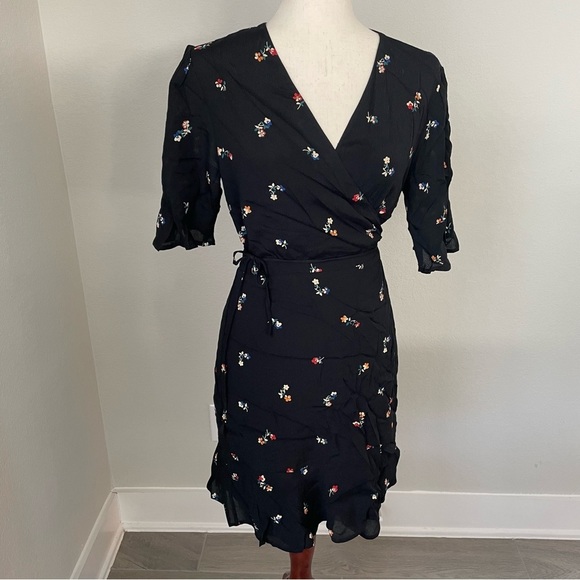 Rails Amiee Kyoto Floral Wrap Dress Black Medium 3/4 Flutter sleeve - Picture 2 of 8